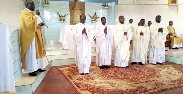 CELEBRATION D’UNE MESSE DE PREMICES A RUGENDO